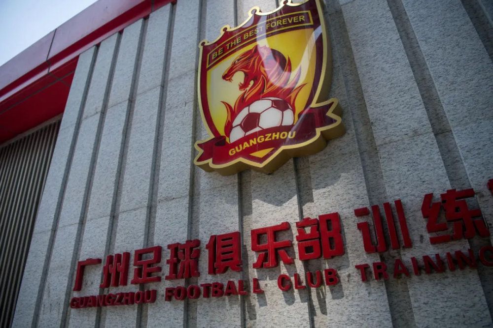吃完了饭，虽然还是六成饱，可是杨若晴感觉很满足。